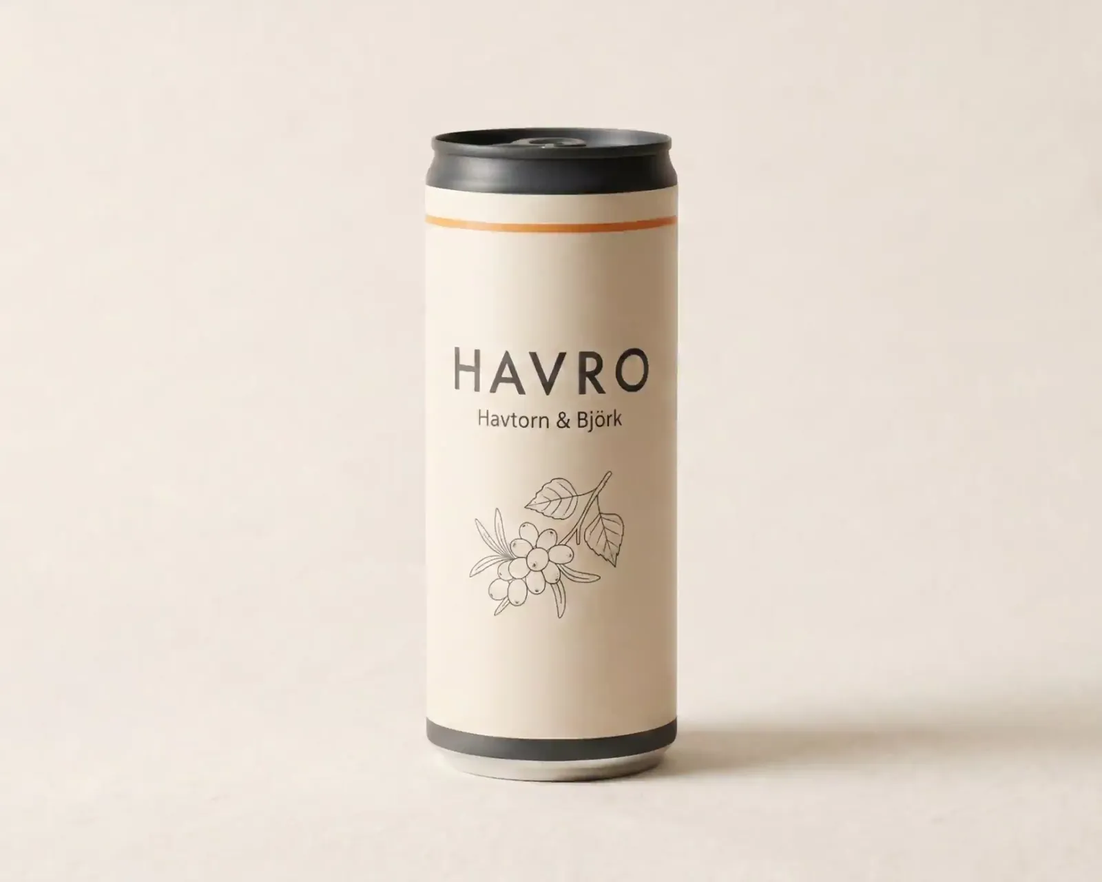 HAVRO Havtorn & Björk can standing on a soft cream studio backdrop.